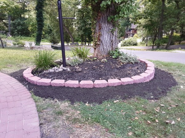 Plant bed stacked block wall first course